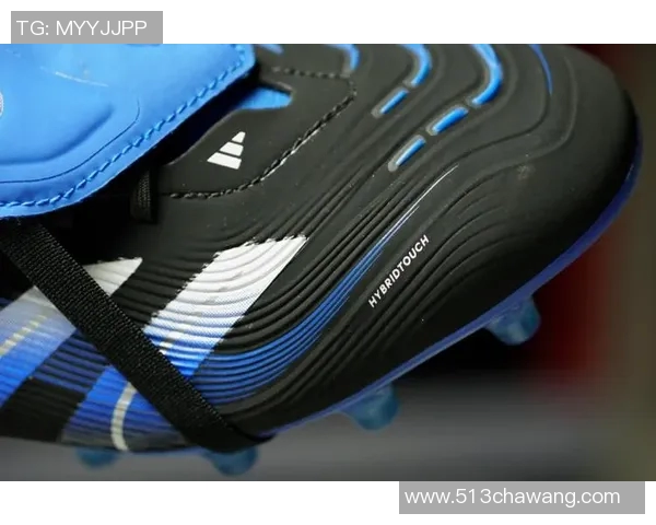 足球鞋科技革新历程：从经典设计到现代高性能球员专属装备